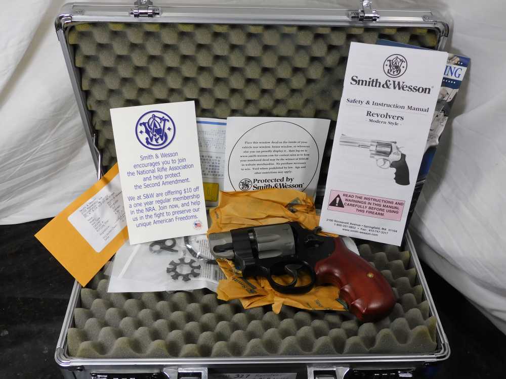 Smith & Wesson Model 327 8 Shot 357 Mag Scandium Alloy *Pre-Owned*