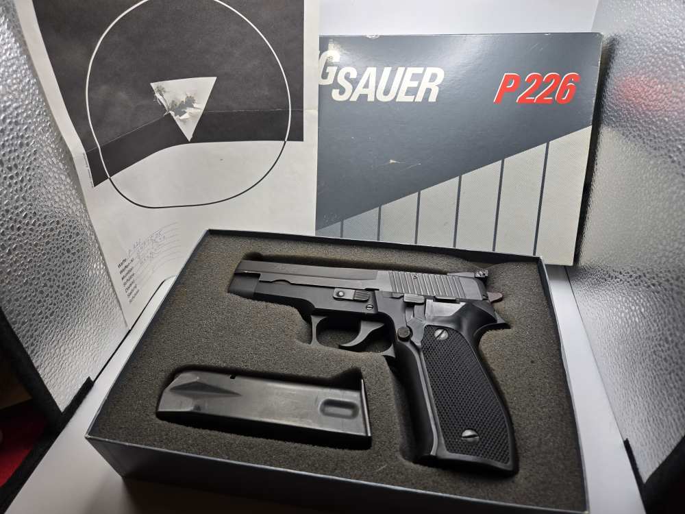 West German SIG SAUER P226, 9mm, adj Sight, Box, Target – 98% TOP!