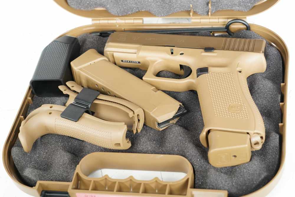 Glock 19x 9mm with box and Accs *USED*