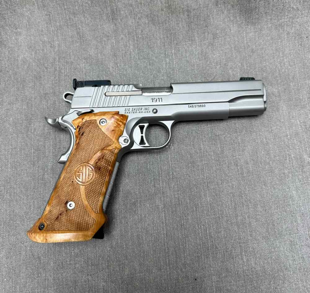 Sig Sauer 1911 45 ACP Target, Super Clean