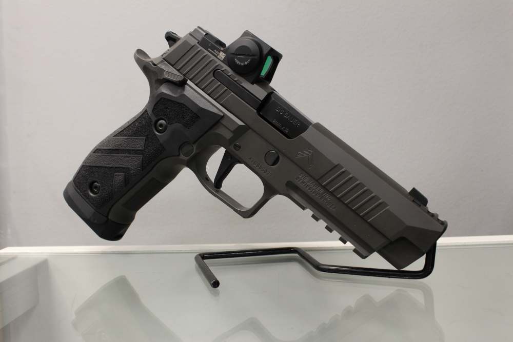 PENNY! NICE SIG SAUER P226 LEGION SAO 9MM HANDGUN IN BOX WITH ROMEO X! .01!