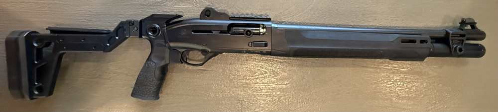 Beretta 1301 Mod 2 with foldable stock and soft gun case