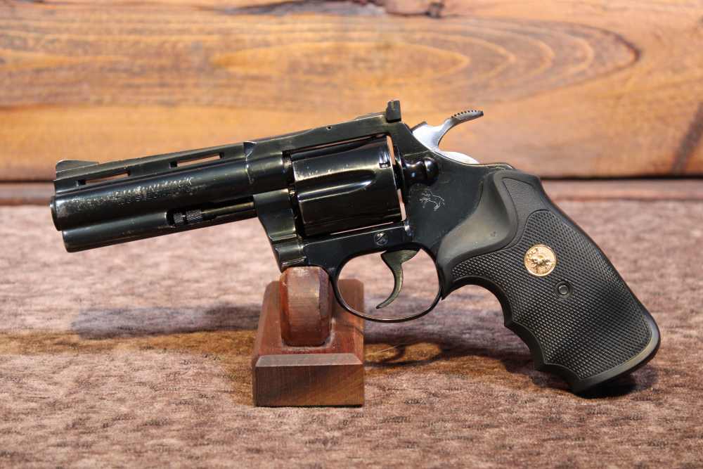 1978 Colt Diamondback .38 Spl 4" bbl Pachmayr Grips Bright Bore
