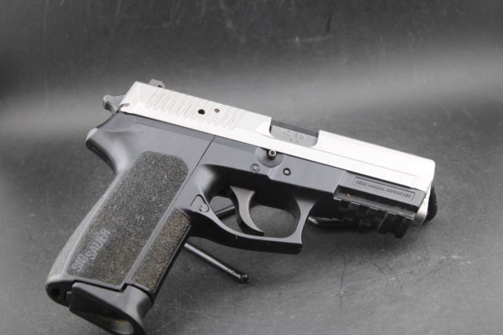 Sig Sauer SP2022 .40S&W Item P-44
