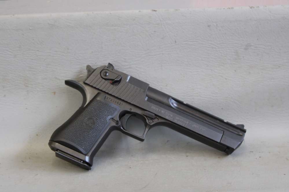 Magnum Research Inc. Desert Eagle Pistol .44Mag Item P-67