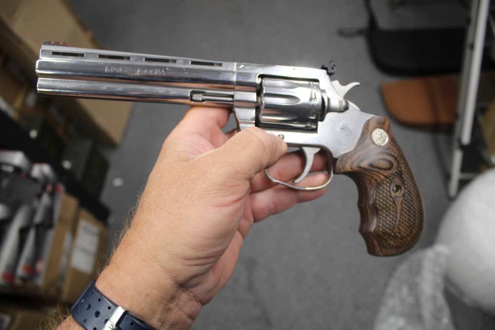 COLT KING COBRA 22 LR REVOLVER 10 SHOT LIKE NEW NO RESERVE