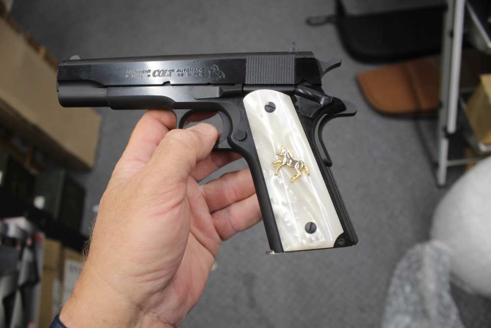 COLT 1911 IN 38 SUPER IS LIKE NEW NO RESERVE
