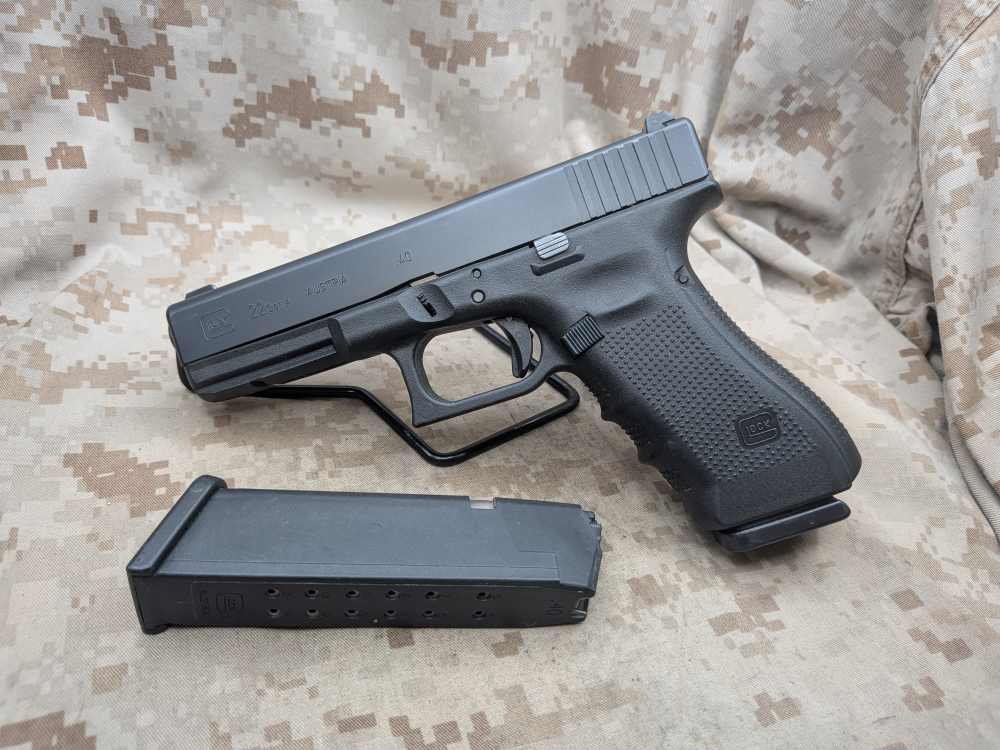 Glock 22 Gen4 Pistol .40 S&W Police Trade In G22 2 Mags