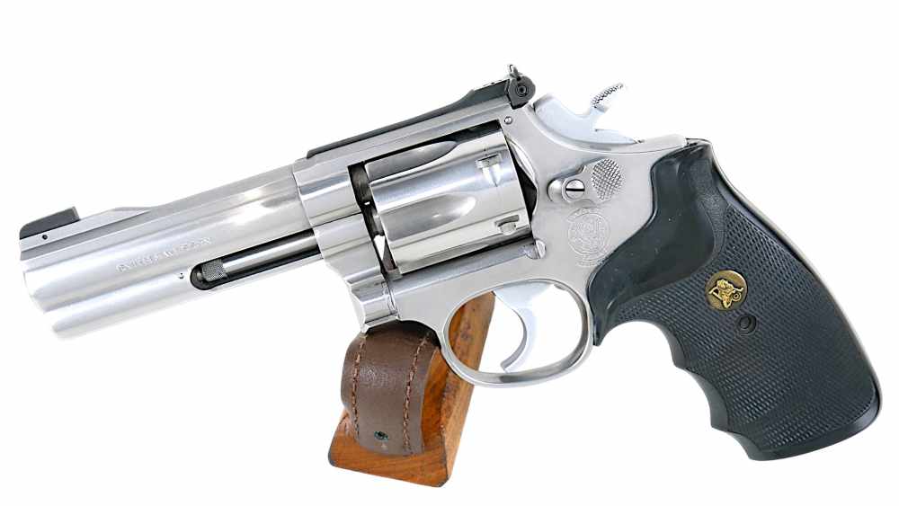 SMITH & WESSON MODEL 617 4" .22 LR EXCELLENT CONDITION WITH BOX
