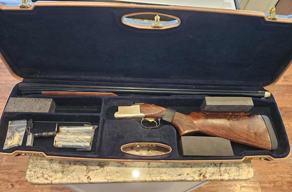 Browning Citori 725 32-in barrels, 3 in, Like New